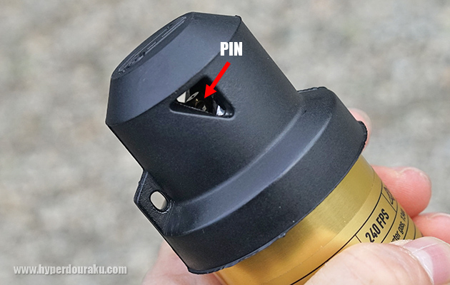 安全ピンを差し込む