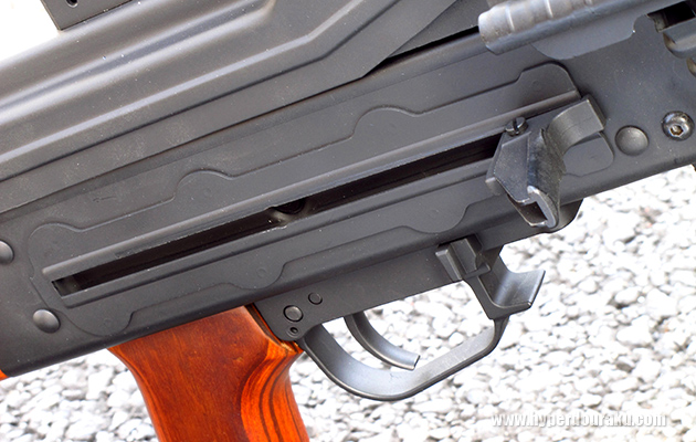 コッキングハンドル