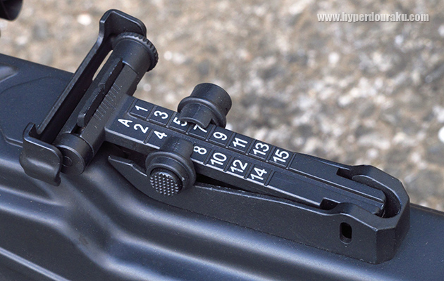 リアサイトはタンジェントタイプ