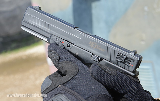 左親指でセフティ操作