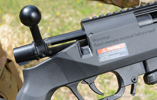 ボルトを横から