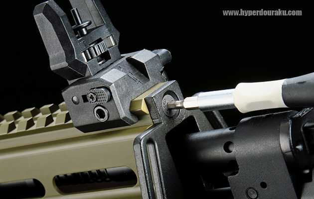 ハンドガード先端上部にあるネジ