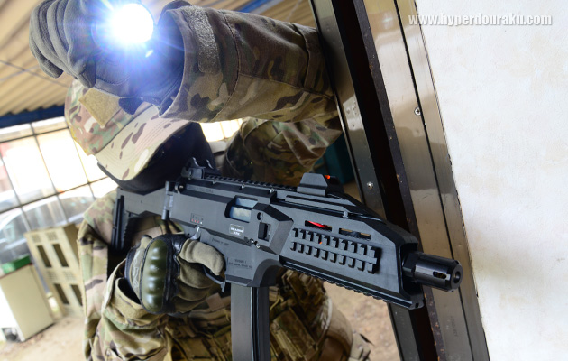 軽いので片手での操作も楽