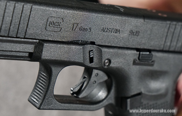 スライド、フレーム共に樹脂製