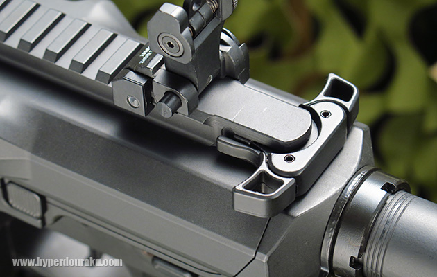 アンビのチャージングハンドル