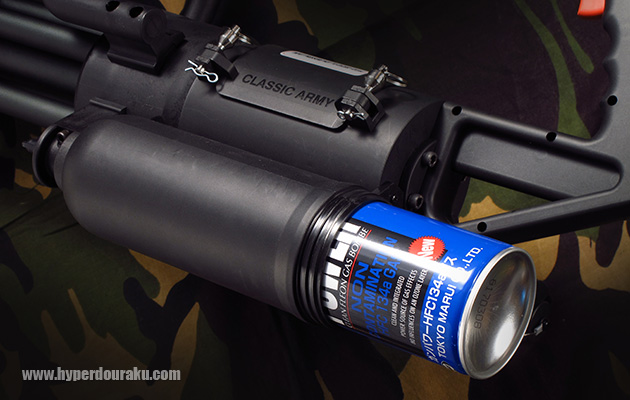 キャップを外したらガス缶ごと挿入