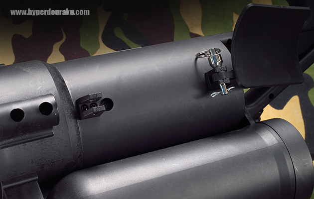 カバーを開くと丸い穴