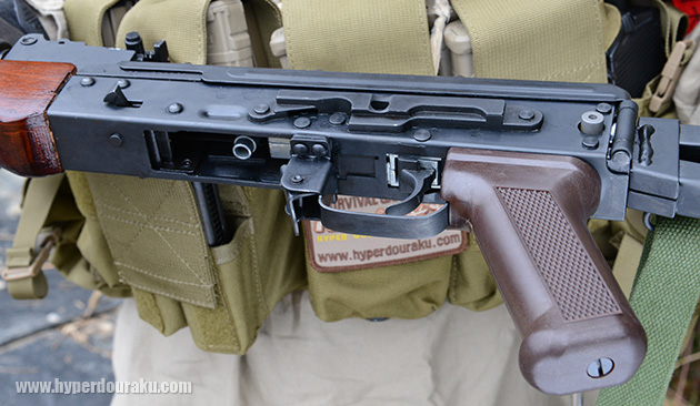 グリップはプラ製