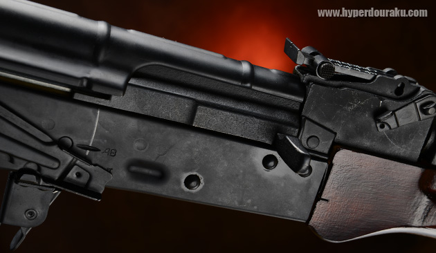 鋳鉄製ならではの表面の粗い質感