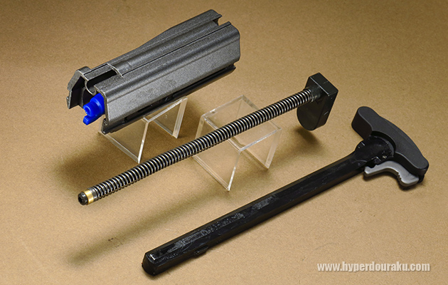 ボルトとリコイルスプリング