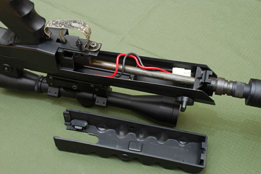 バッテリーケースであるフォアグリップ