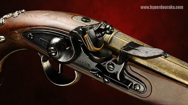 フリントロック式のコック(鶏頭)と当たり金
