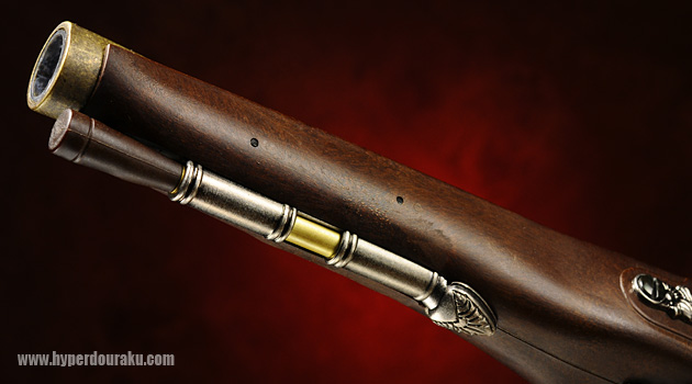 バレル下部に実銃ではローダー