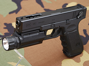 コネクタをライトに接続