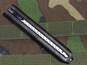 マガジンは細型