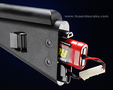 ストック内部にはラージバッテリーを収納可能