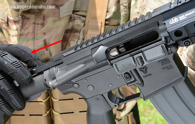 チャージングハンドルを引けば