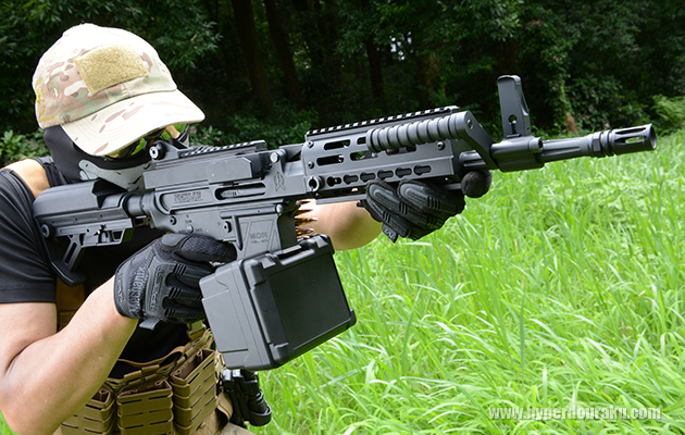 バッテリーは7.4Vのリポ