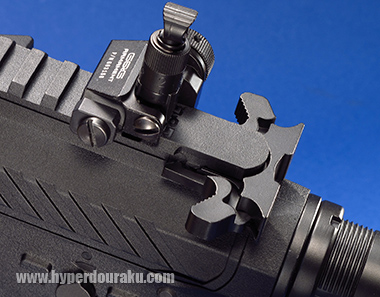 チャージングハンドル