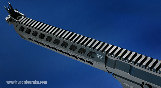 ハンドガード長は約12インチ