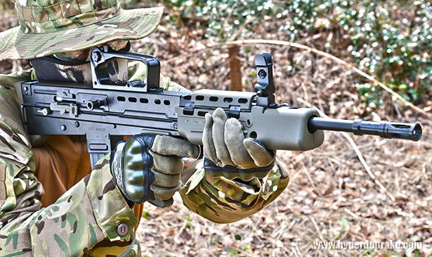 外観は重量感、素材、リアルさと、申し分ない完成度