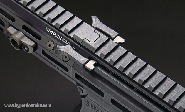 コッキングハンドル