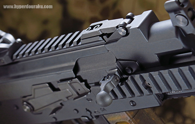 コッキングノブ倒した状態