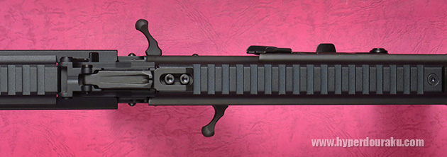 オフセットしたコッキングハンドル