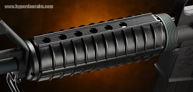 ハンドガードは細身でスマート