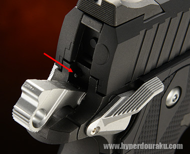 ハンマーの根元にセミ・フル切り替え用のスイッチ(突起)