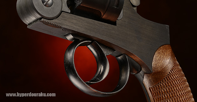 トリガー、トリガーガード、サイドプレートは金属製