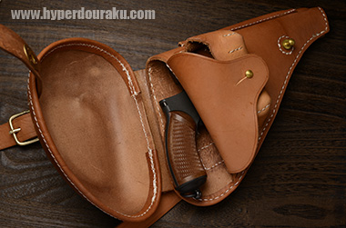 二十六年式拳銃用の革製ホルスター