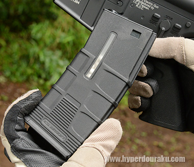 マガジン装弾数は300発