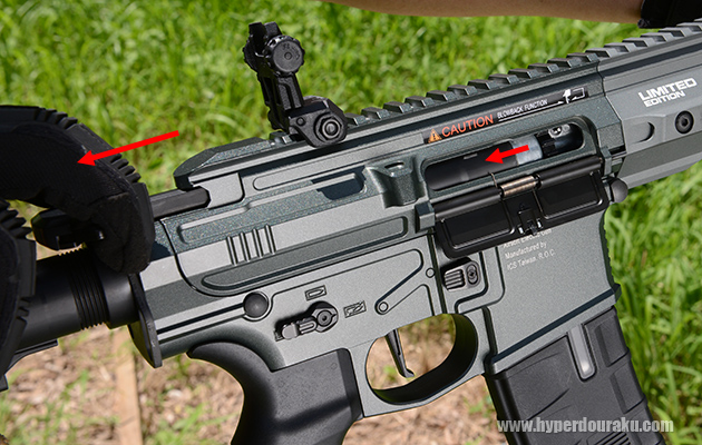 チャージングハンドル