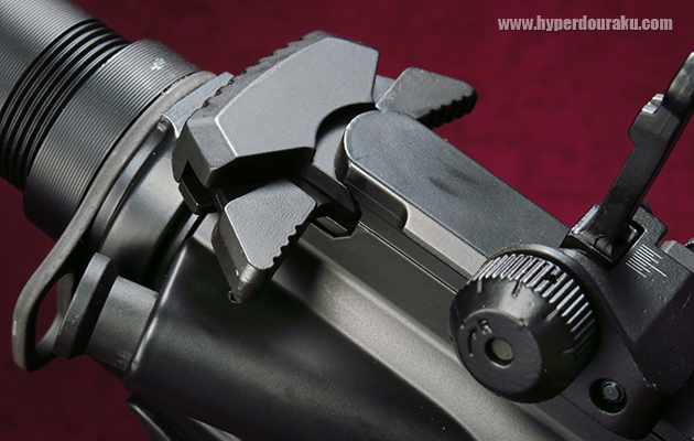 チャージングハンドル