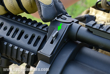 スプリングが解放ラッチ