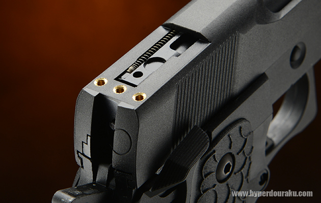 リアサイトを取り外す