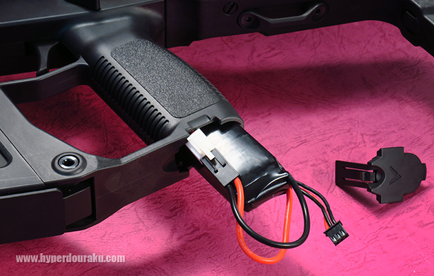 バッテリーを収納