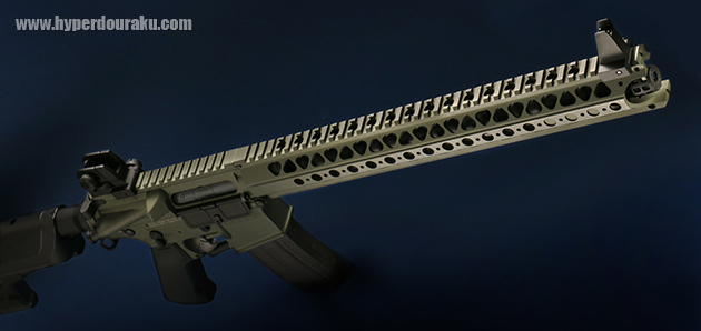 ハイダーギリギリまでレールが覆う独特なスタイル