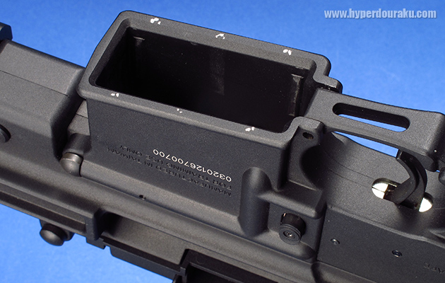 ビスの痕がくっきり