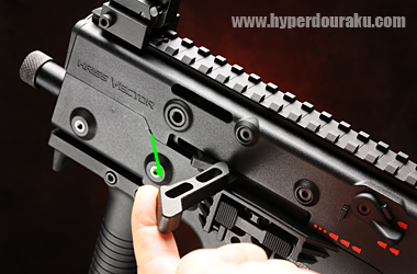 チャージングハンドル