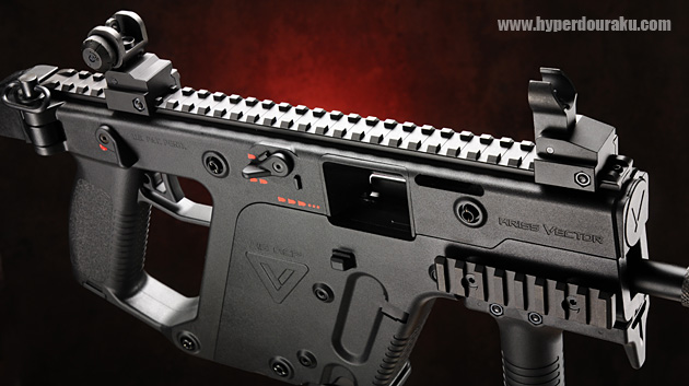 ロングなトップレールは金属製