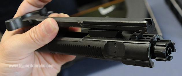 ボルトキャリアとチャージングハンドル