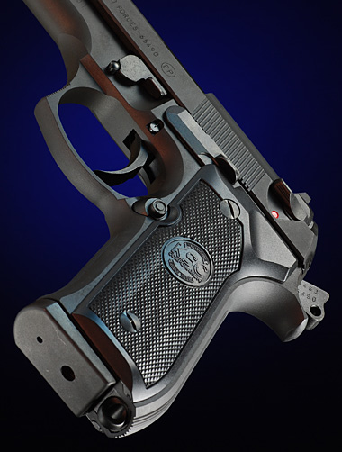 重厚感あるグリップ