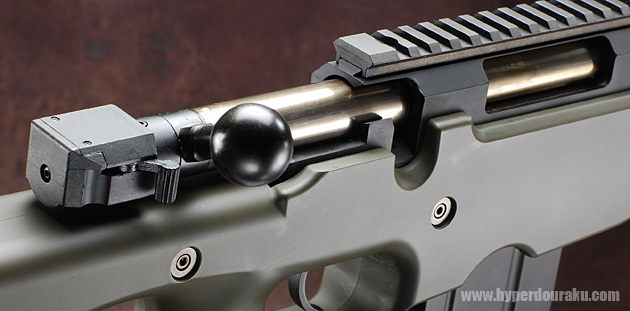 ボルトのストロークは約82mm