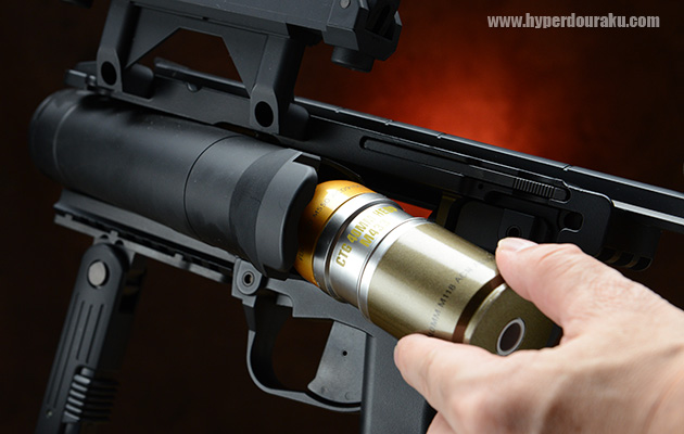 バレルリリースボタンを押すとバレルが左サイドにスイング