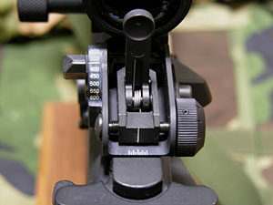 200m～600mのレンジ調節ノブ