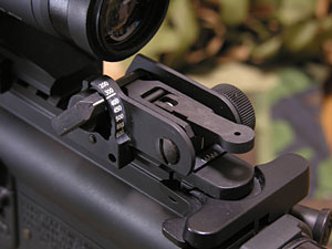 普段は300Mに、M16A4の場合は300mと400mの間のライン