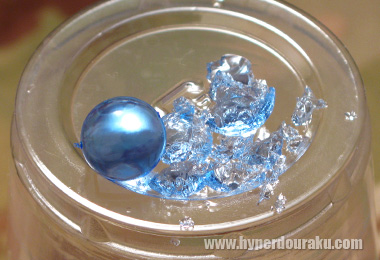 簡単に砕け散ります