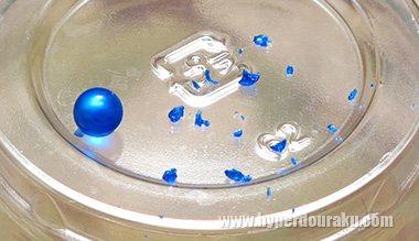 砕けた状態の吸水弾